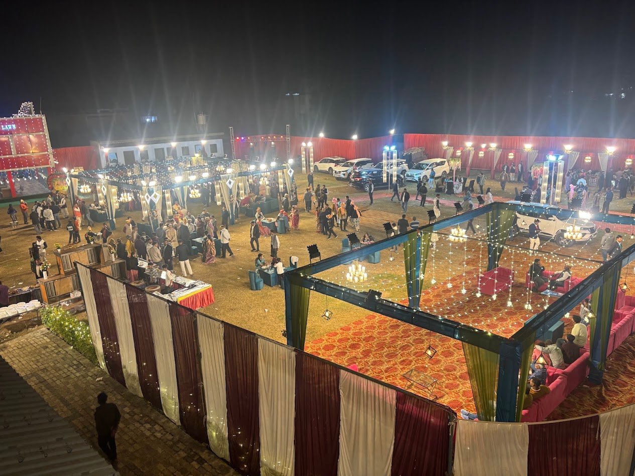 Grand Lawn